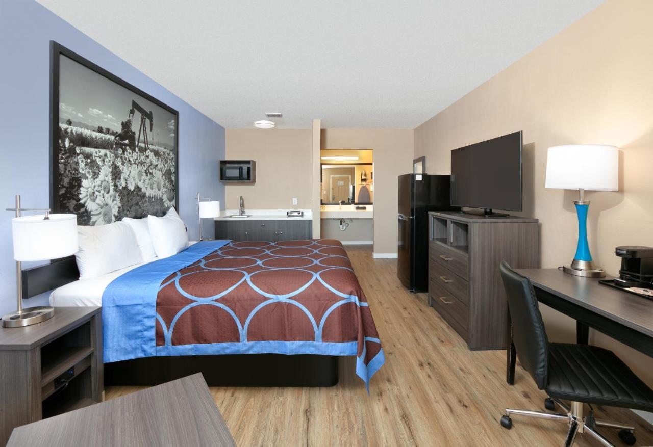 Super 8 By Wyndham Victoria - South - Hwy 59 Hotel Buitenkant foto